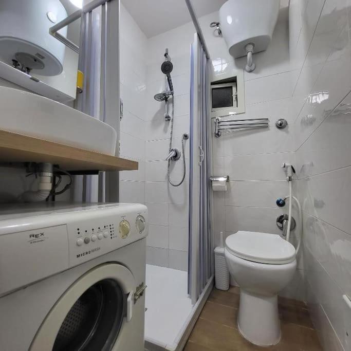 Santa Chiara Attic , 4 Floor No Elevator Appartement