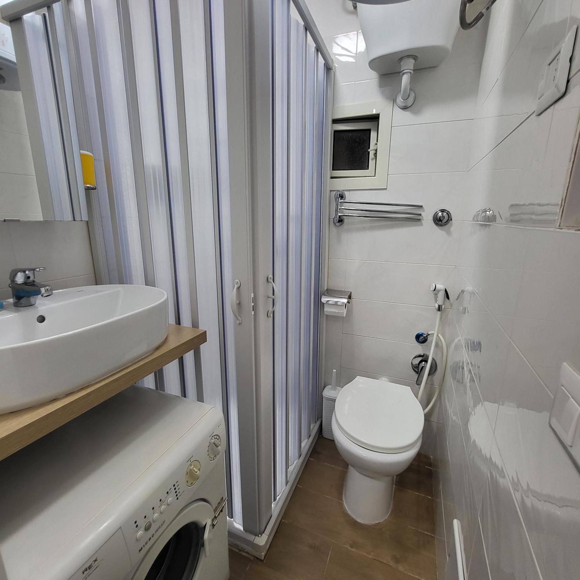 Santa Chiara Attic , 4 Floor No Elevator Appartement *